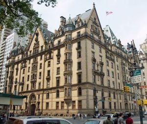 710px-1_West_72nd_Street_(The_Dakota)_by_David_Shankbone