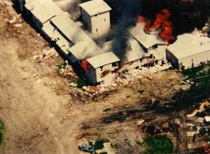 800px-Mountcarmelfire04-19-93-n